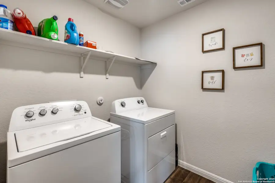 Furnished interior view inside a new home in Heather Glen, New Braunfels (Image 7).