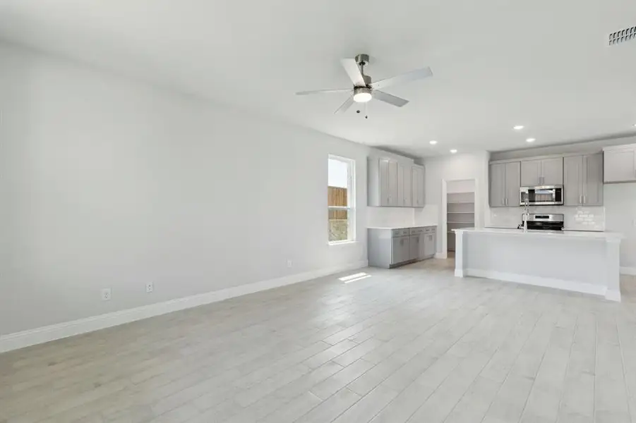 Spacious, unfurnished interior of a new home in Bellagio, Forney (Image 16). Spacious, unfurnished interior of a new home in Bellagio, Forney (Image 16).