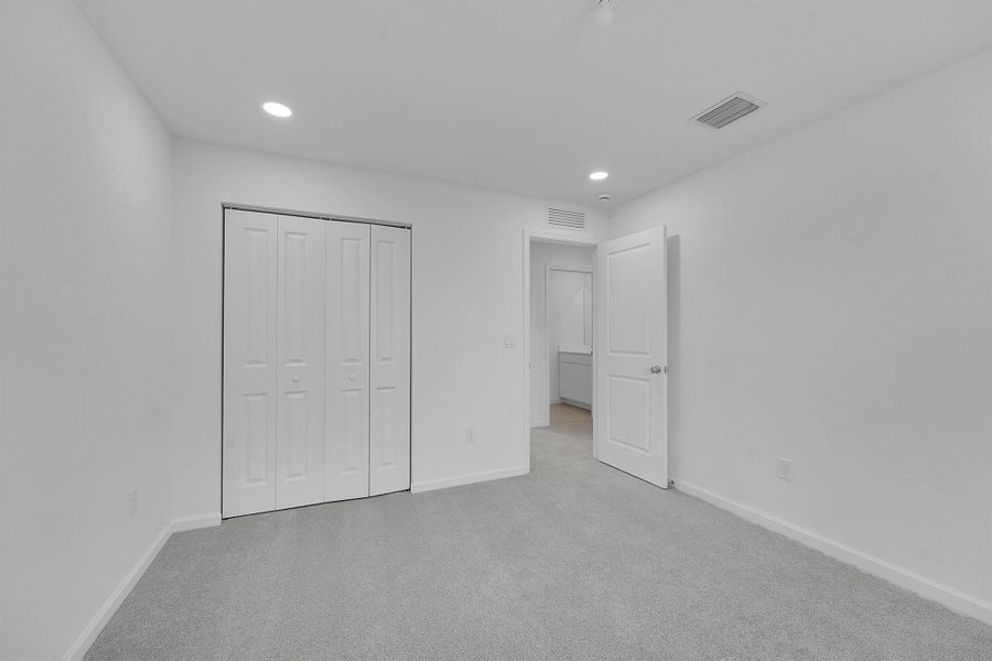 Spacious, unfurnished interior of a new home in Bent Creek: The Meadows Collection, Fort Pierce (Image 31).