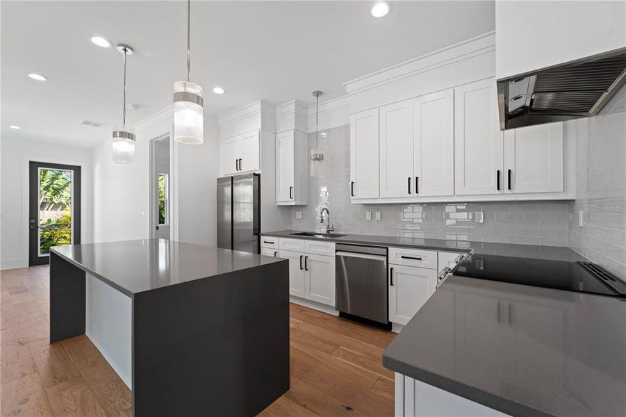 Gorgeous Kitchen w/Island