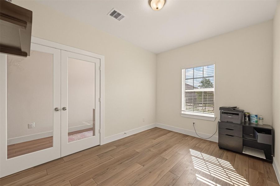 Spacious, unfurnished interior of a new home in Massey Oaks, Pearland (Image 22).