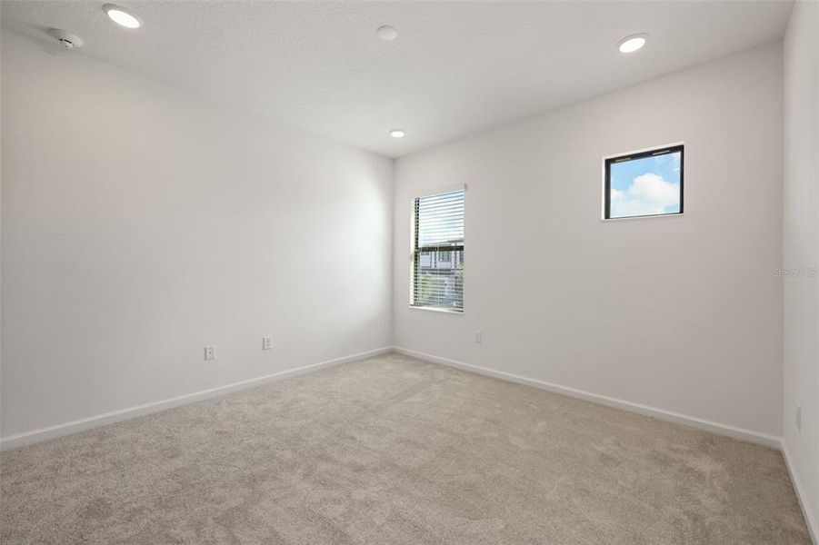 Spacious, unfurnished interior of a new home in , Orlando (Image 22).