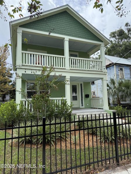 Exterior details and patio area of a home in , Jacksonville (Image 24).