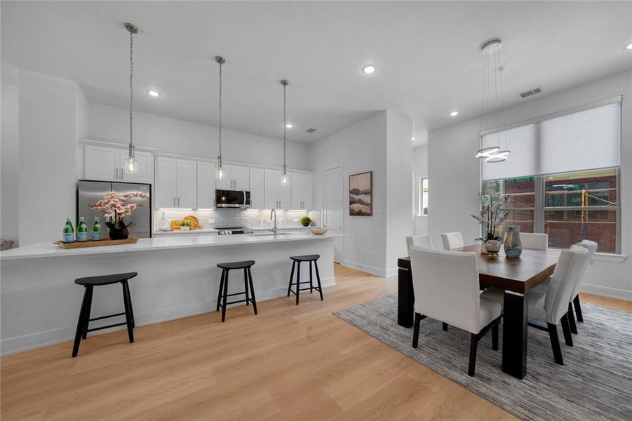 Furnished interior view inside a new home in , Farmers Branch (Image 12).