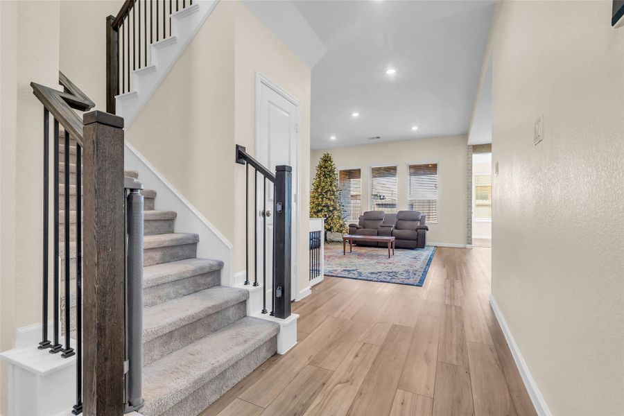 Furnished interior view inside a new home in , Baytown (Image 14).