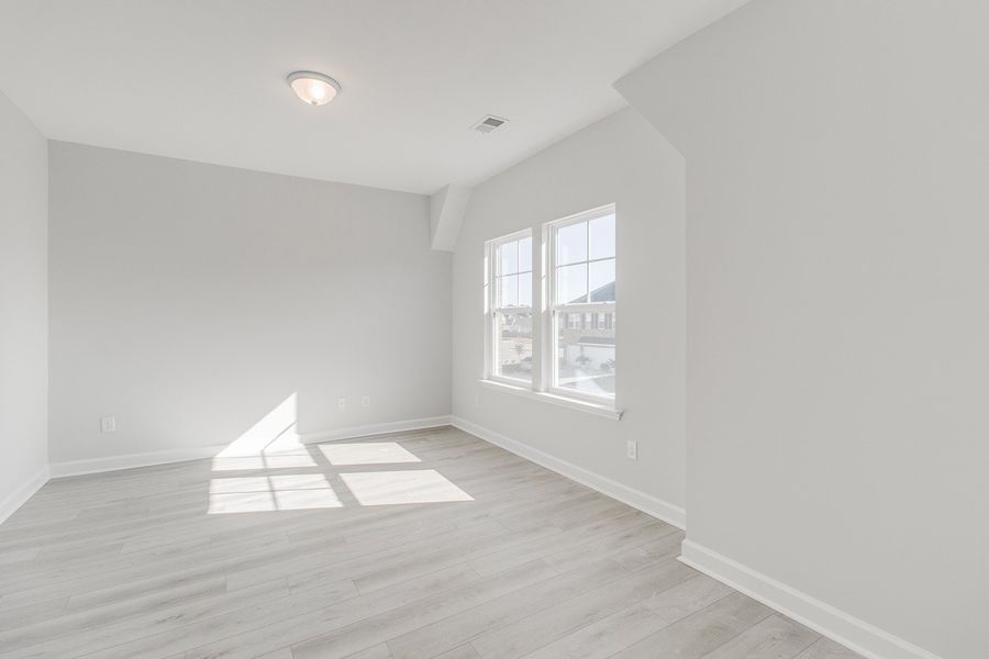 Spacious, unfurnished interior of a new home in Hendrix Farms, Lexington (Image 29).