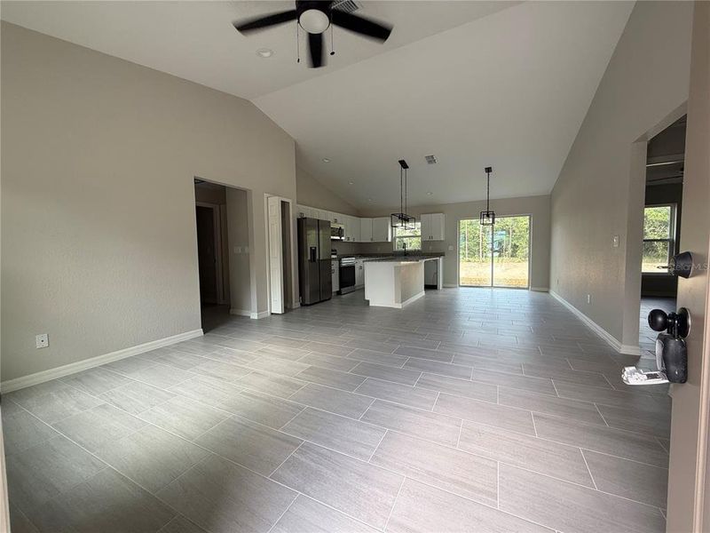 Spacious, unfurnished interior of a new home in , Dunnellon (Image 11).