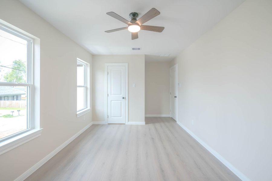 Spacious, unfurnished interior of a new home in , Houston (Image 19).