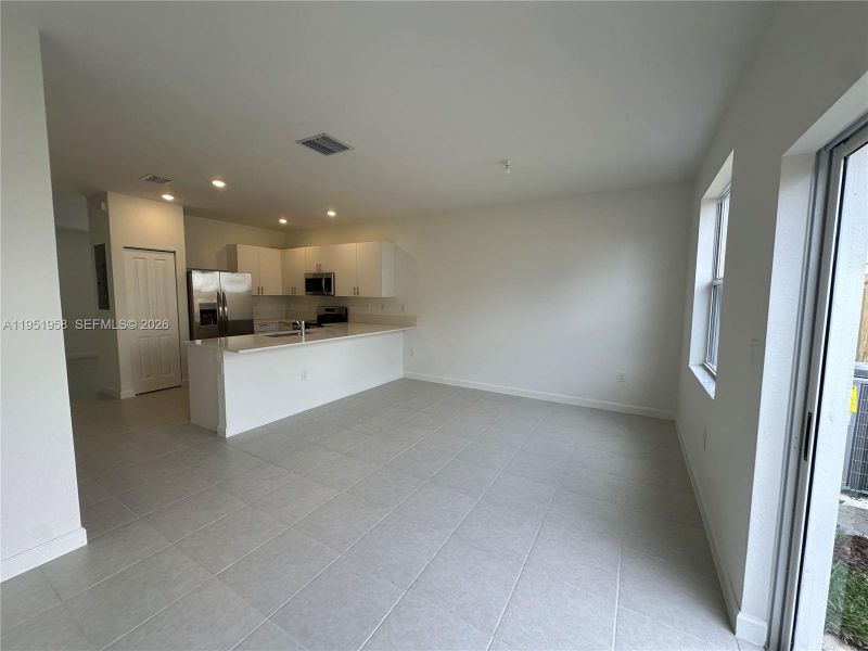 Spacious, unfurnished interior of a new home in , Homestead (Image 13).