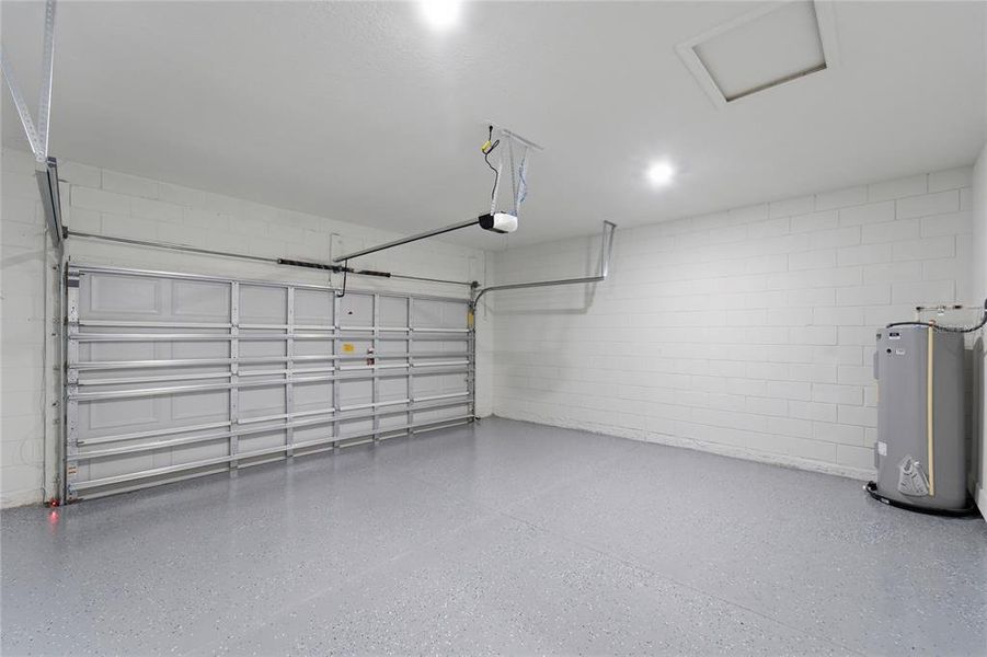 Spacious, unfurnished interior of a new home in , Citrus Springs (Image 33).