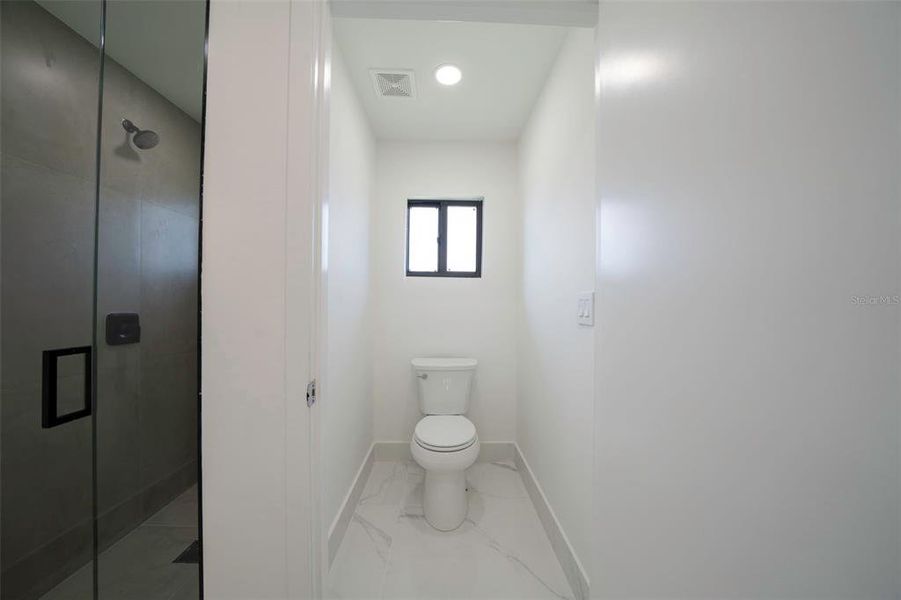 Spacious, unfurnished interior of a new home in , Punta Gorda (Image 36).