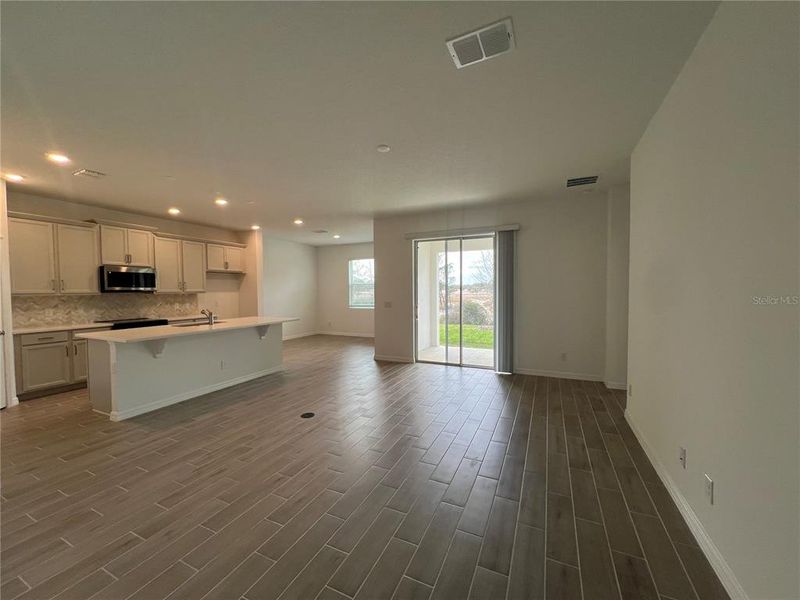 Spacious, unfurnished interior of a new home in Trinity Gardens, Deland (Image 20).