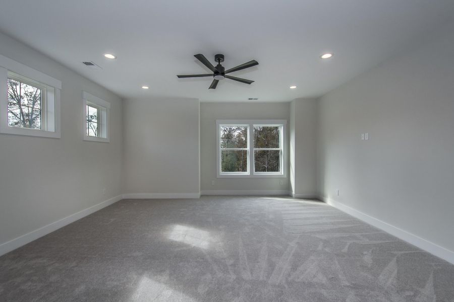 Spacious, unfurnished interior of a new home in , Chapin (Image 52).