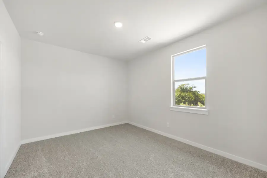 Spacious, unfurnished interior of a new home in Cottonwood Creek, Rowlett (Image 40).