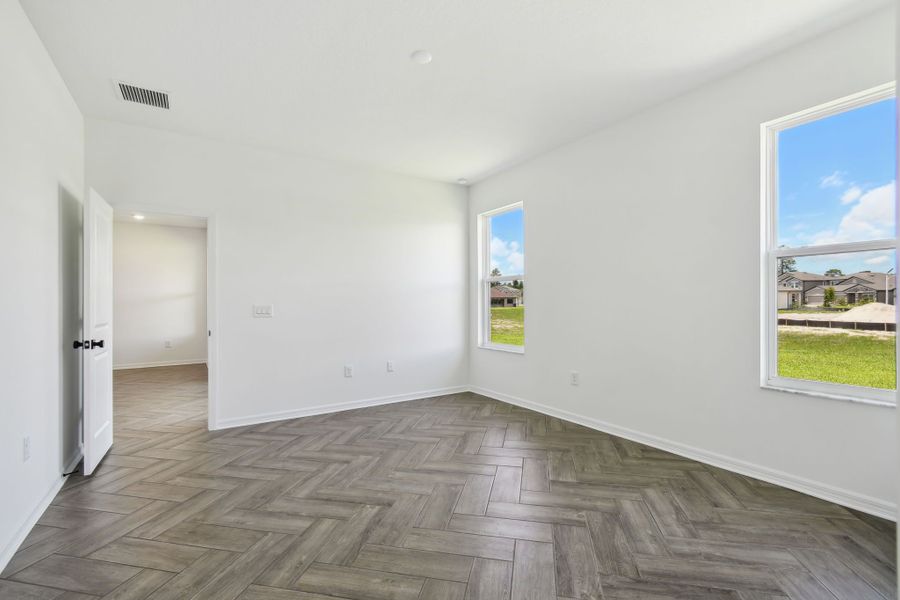 Spacious, unfurnished interior of a new home in Avalon West, Spring Hill (Image 40).