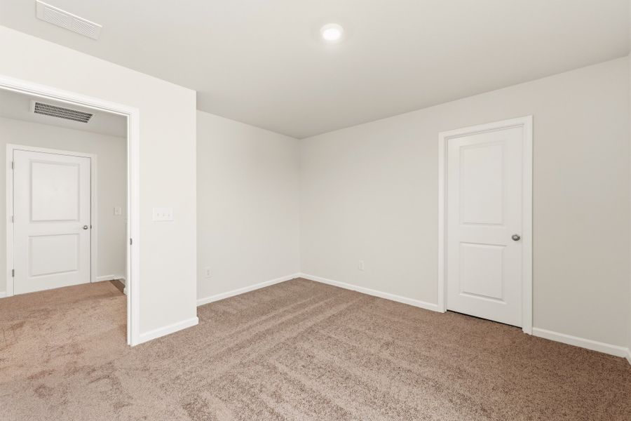 Spacious, unfurnished interior of a new home in Dove Hollow, Chesnee (Image 30).