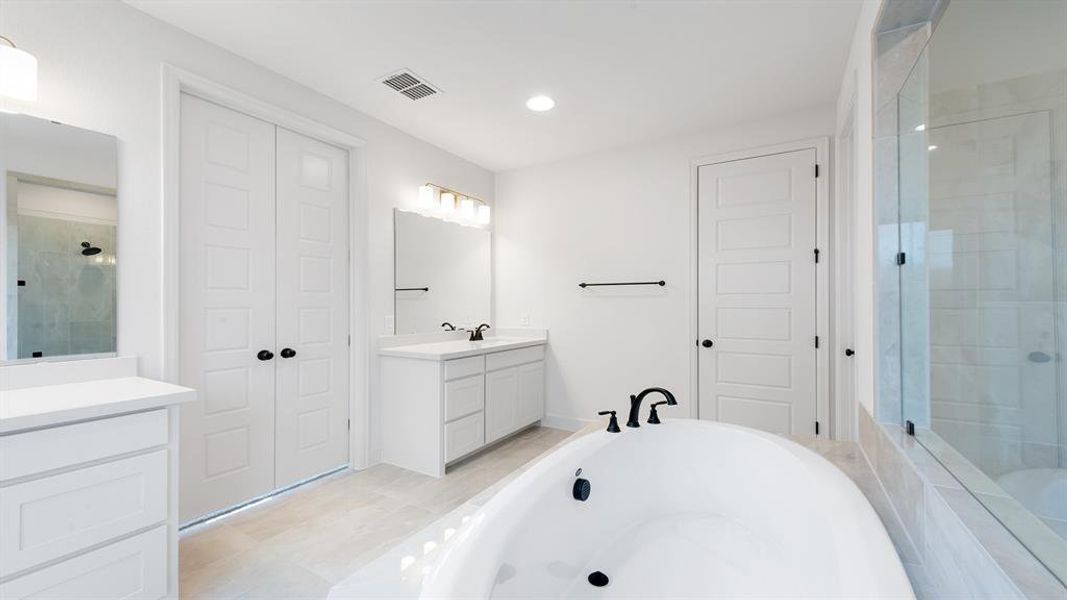 Furnished interior view inside a new home in Avondale, Fate (Image 5).