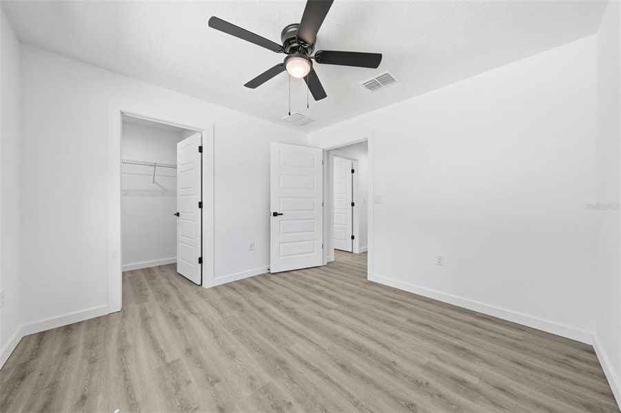 Spacious, unfurnished interior of a new home in , Dunnellon (Image 20).