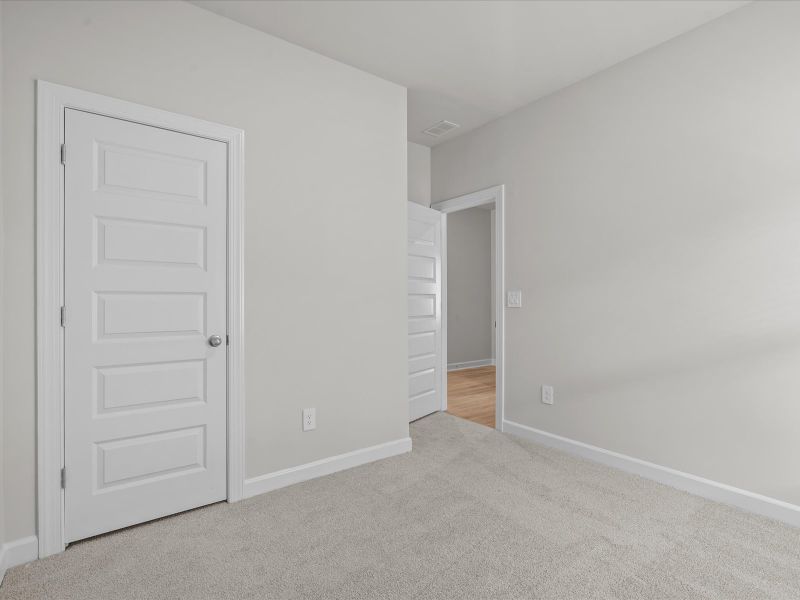 Spacious, unfurnished interior of a new home in Holland Park, Spartanburg (Image 18).