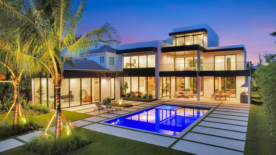 Exterior details and patio area of a home in , Fort Lauderdale (Image 27). Exterior details and patio area of a home in , Fort Lauderdale (Image 27).