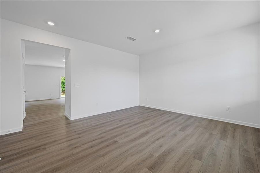 Spacious, unfurnished interior of a new home in , Gainesville (Image 14).