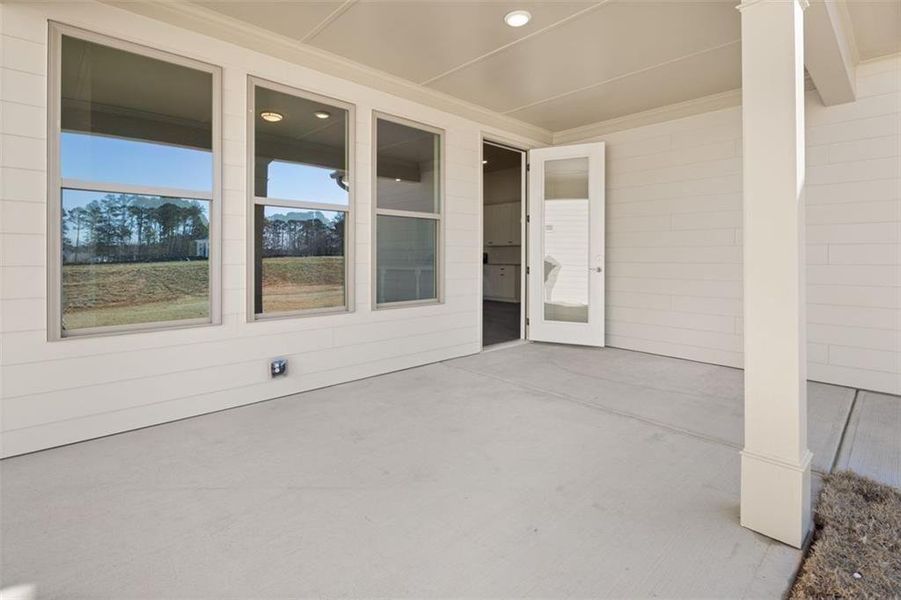 Exterior details and patio area of a home in Soleil Summit Chase, Snellville (Image 3).