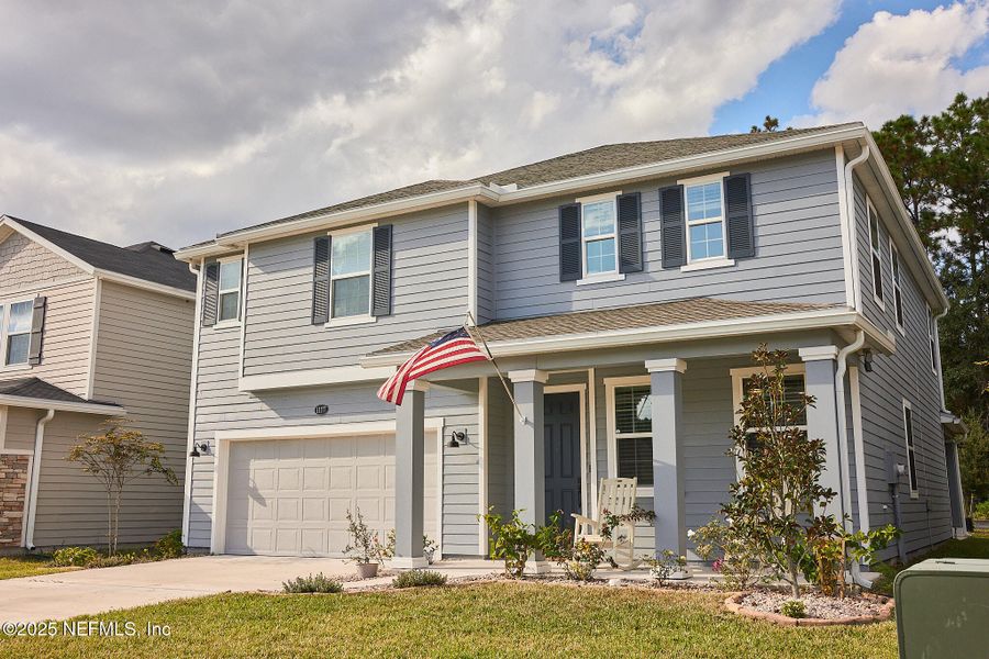 Exterior details and patio area of a home in , Jacksonville (Image 2).