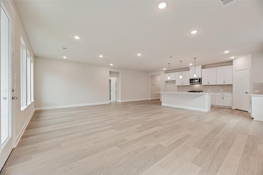 Spacious, unfurnished interior of a new home in Creekside of Crowley, Crowley (Image 15).