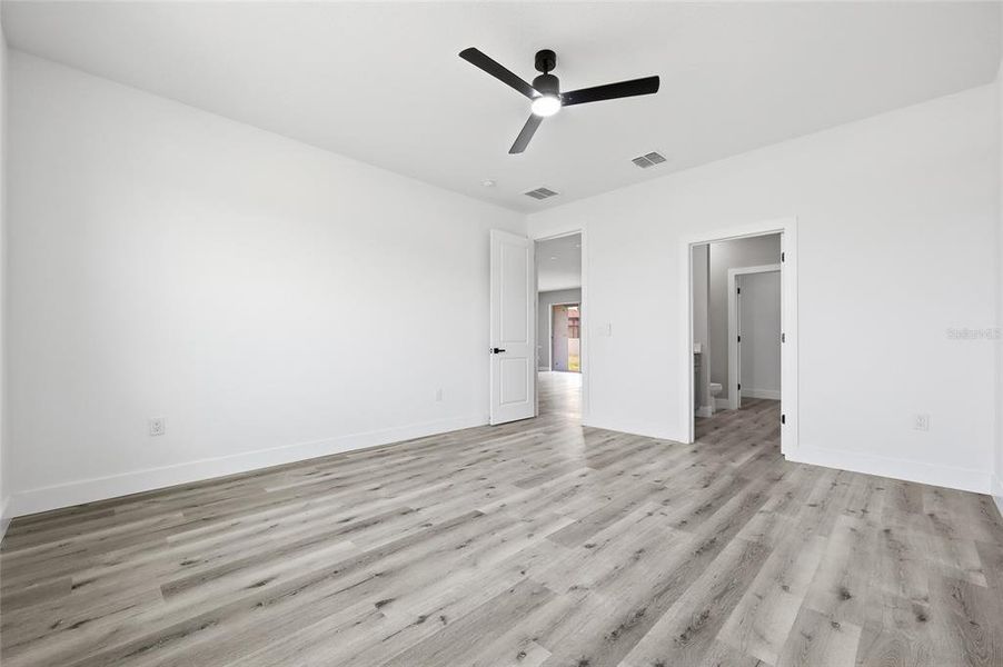 Spacious, unfurnished interior of a new home in , Kissimmee (Image 18).