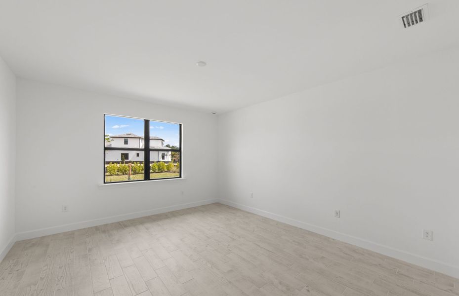 Spacious, unfurnished interior of a new home in Terreno, Naples (Image 18).