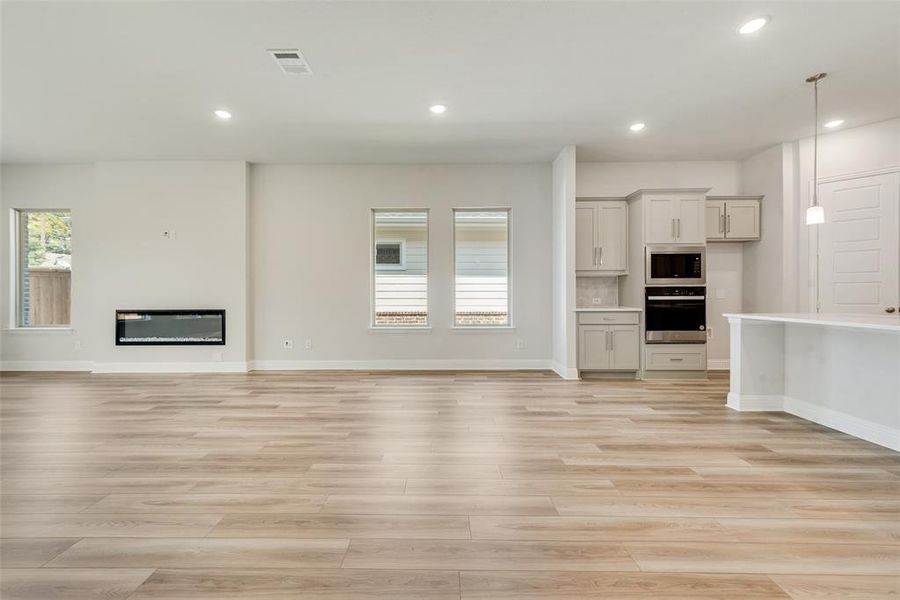 Spacious, unfurnished interior of a new home in Bayside, Rowlett (Image 22).