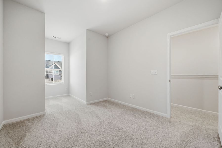 Spacious, unfurnished interior of a new home in Lakeview Village, Charlotte (Image 21).