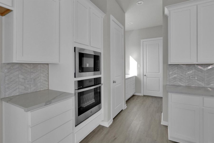 Furnished interior view inside a new home in Canterra Creek 60', Rosharon (Image 4). Furnished interior view inside a new home in Canterra Creek 60', Rosharon (Image 4).