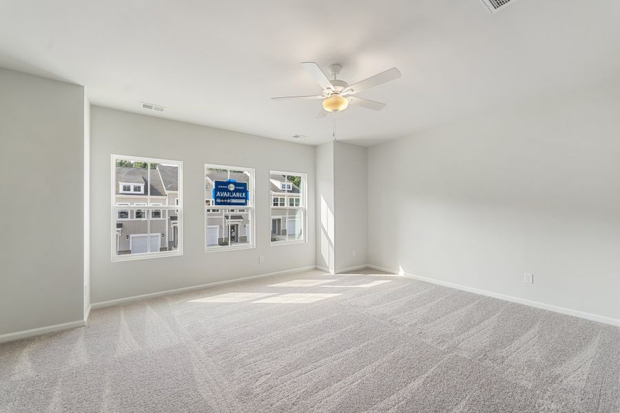 Spacious, unfurnished interior of a new home in Edwards Station, Taylors (Image 14).