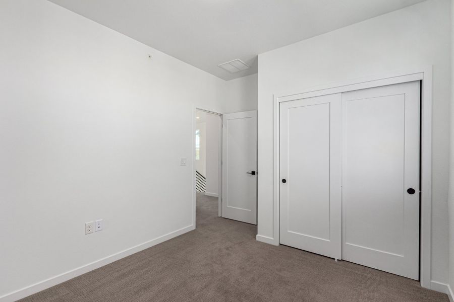 Spacious, unfurnished interior of a new home in Westerly, Erie (Image 25).