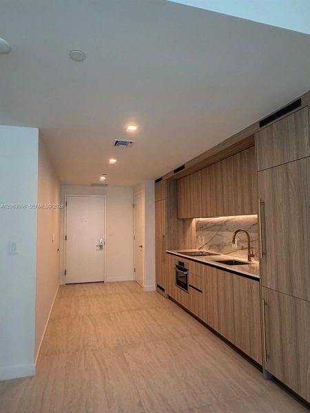 Spacious, unfurnished interior of a new home in , Miami (Image 16).