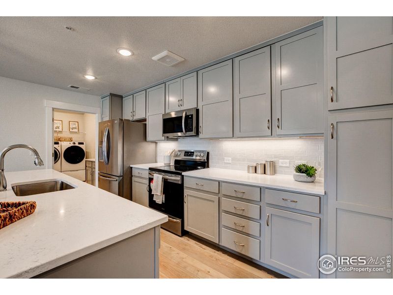 Enjoy plenty of cabinets and counter space in your kitchen!