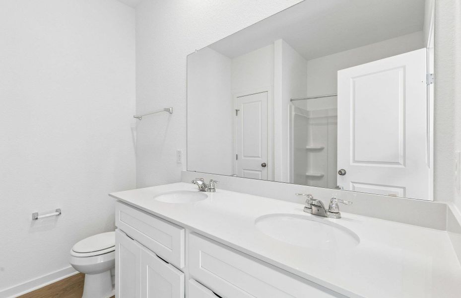 Furnished interior view inside a new home in Vantage, San Marcos (Image 9).