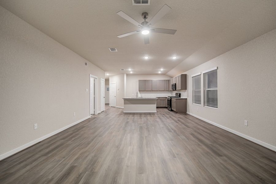 Spacious, unfurnished interior of a new home in Briarwood, Elgin (Image 39).