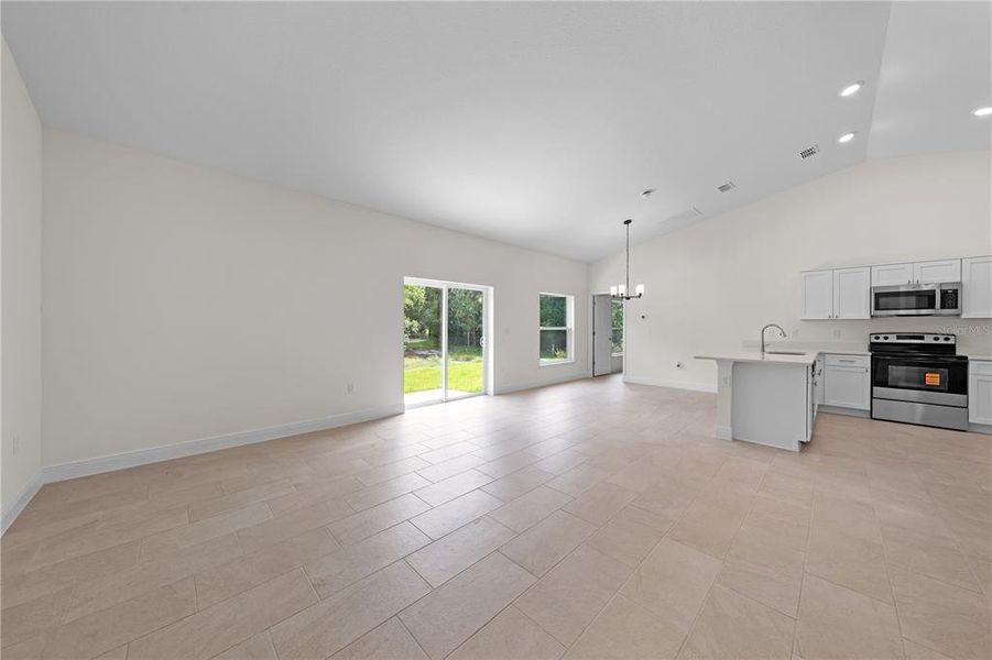 Spacious, unfurnished interior of a new home in , Yeehaw Junction (Image 22).