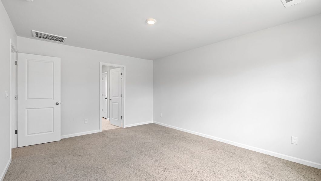 Spacious, unfurnished interior of a new home in Stone Creek, Clinton (Image 20).
