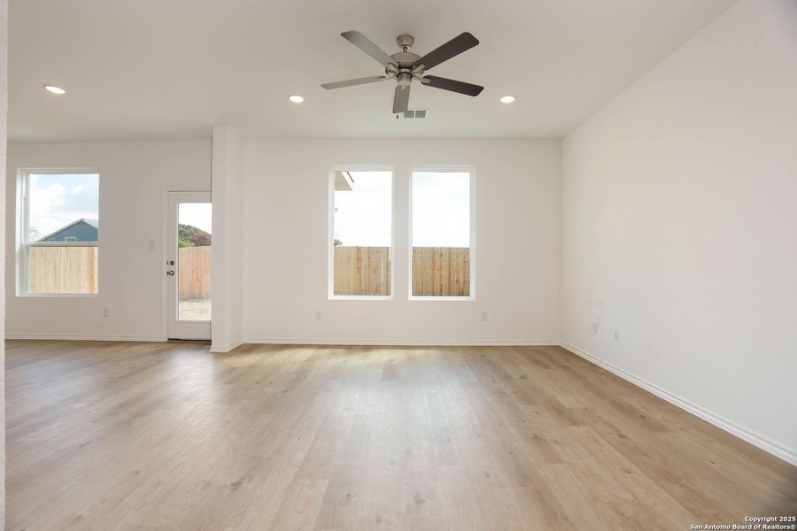 Spacious, unfurnished interior of a new home in Fairway Crossing 40s, San Antonio (Image 34). Spacious, unfurnished interior of a new home in Fairway Crossing 40s, San Antonio (Image 34).