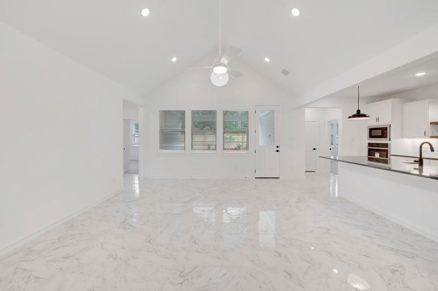 Spacious, unfurnished interior of a new home in Sundance Cove, Crosby (Image 14).