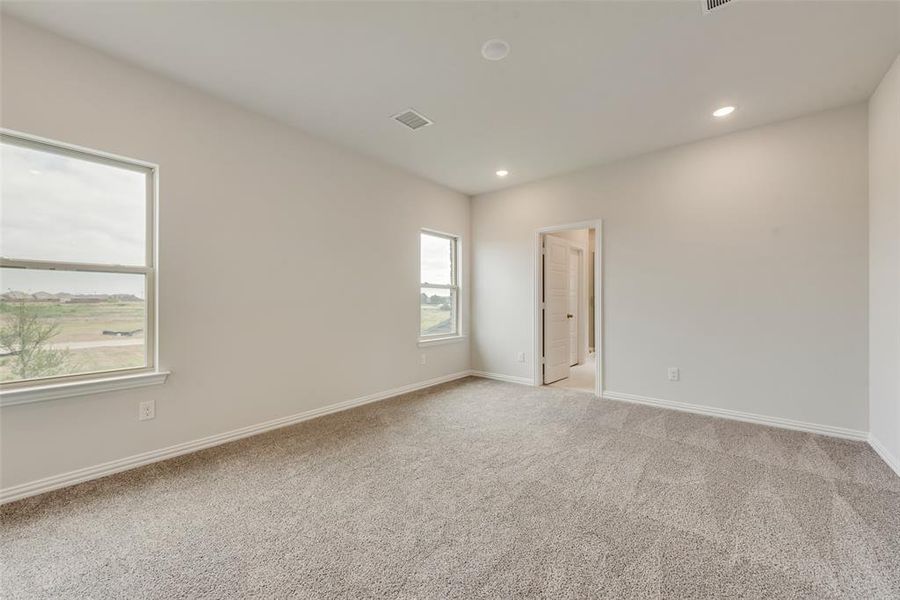 Spacious, unfurnished interior of a new home in Spiritas Ranch, Little Elm (Image 24).