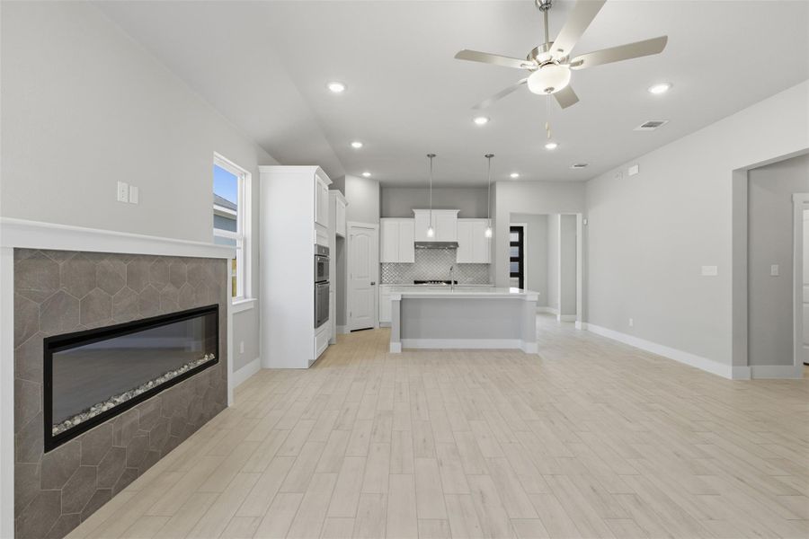 Spacious, unfurnished interior of a new home in Enclave at Cele, Pflugerville (Image 23).