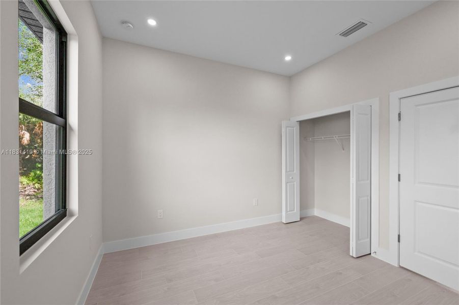 Spacious, unfurnished interior of a new home in , Lehigh Acres (Image 29).