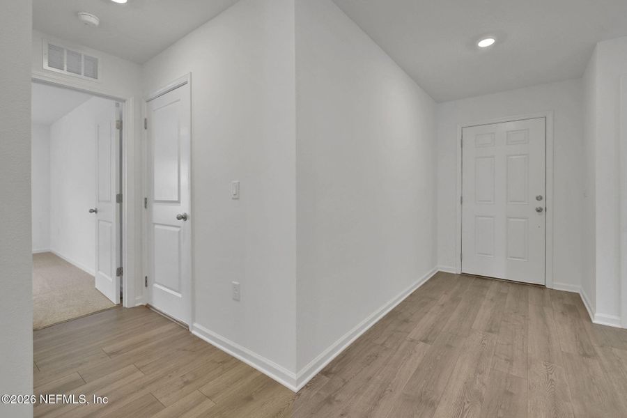 Spacious, unfurnished interior of a new home in Amberly, Green Cove Springs (Image 35).