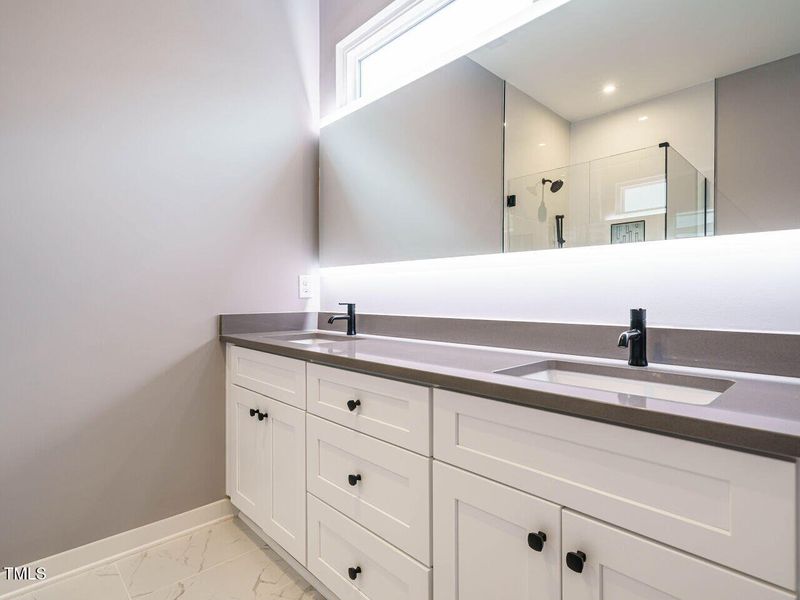 023-1280x960-bathroom