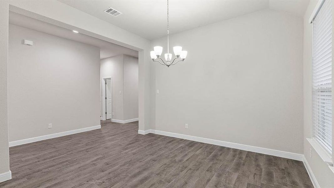 Spacious, unfurnished interior of a new home in Lakeview Pointe, Grand Prairie (Image 25).