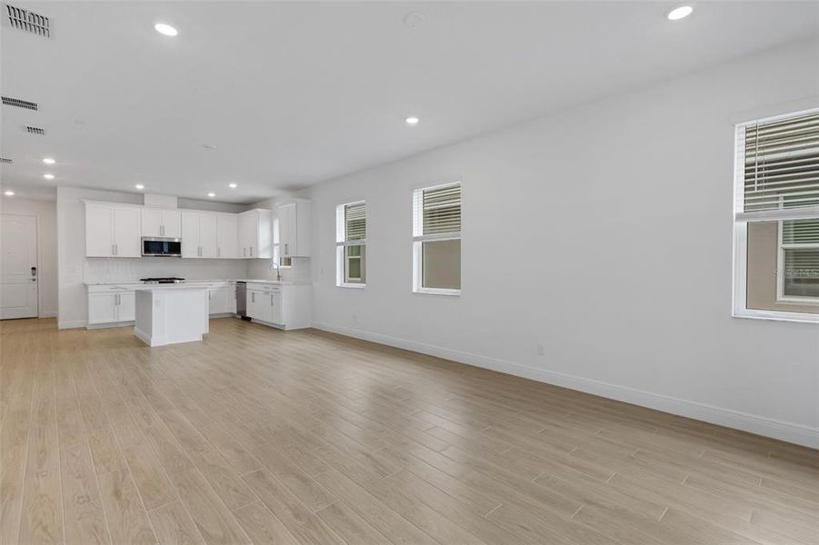 Spacious, unfurnished interior of a new home in Sweetwater at Lakewood Ranch, Lakewood Ranch (Image 35).